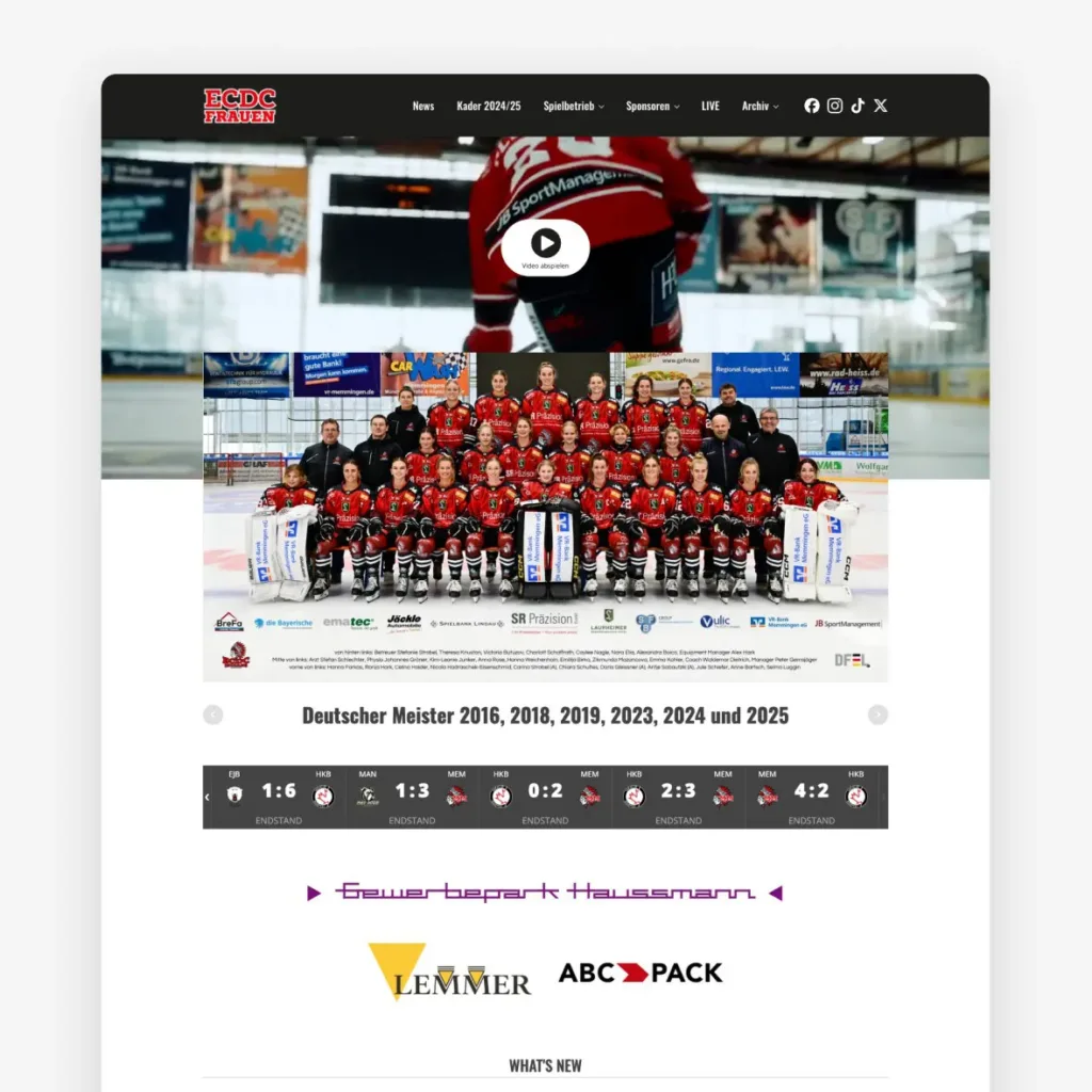 Startseite der Website des ECDC Memmingen Frauen mit Mannschaftsfoto und Spielergebnissen